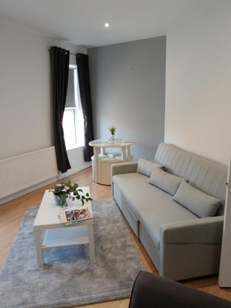 Welcome To This Flat Kettering Eksteriør billede